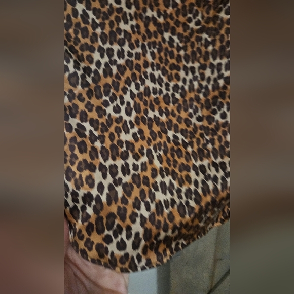 URBAN OUTFITTERS Leopard print Satin kelly Tulip wrap midi skirt. Size XS - Picture 12 of 14